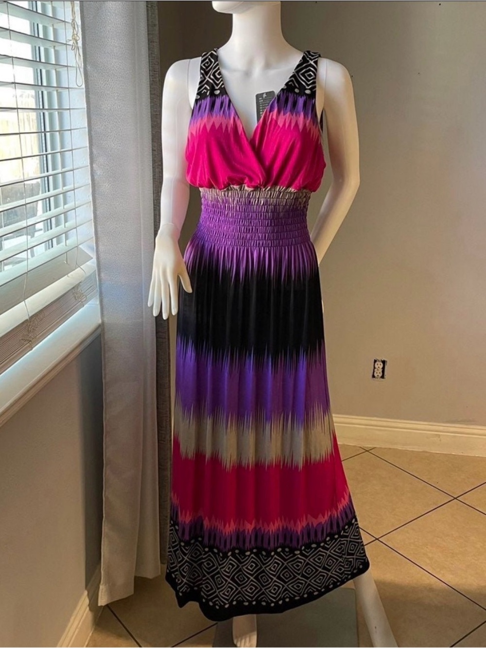 Pink New Women’s striped sleeveless dress size XL
For size 14-16